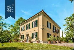 Prestigious property for sale on the hills next to the centre of Lucca, with olive groves 