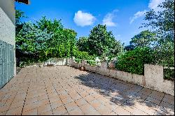 Lovely family house of 207m2 with swimming pool and open views in Bouc Bel Air