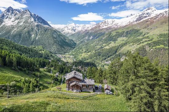 Opportunity! Detached luxury chalet - OFF MARKET