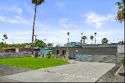 South Palm Springs Mid-Century Modern on Spacious Lot with Broad Mountain Vista