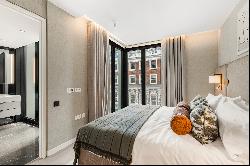 Luxury three-bedroom apartment situated in the iconic Mandarin Oriental.