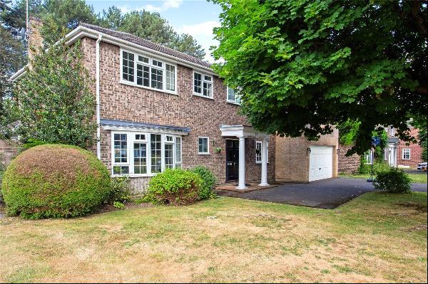 Pine Walk, Cobham, Surrey, KT11 2HJ