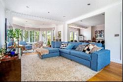 Pine Walk, Cobham, Surrey, KT11 2HJ