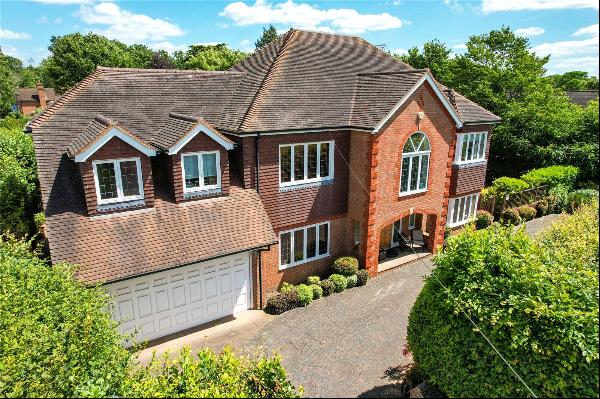 Leigh Place, Cobham, Surrey, KT11 2HL