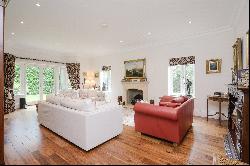 Leigh Place, Cobham, Surrey, KT11 2HL