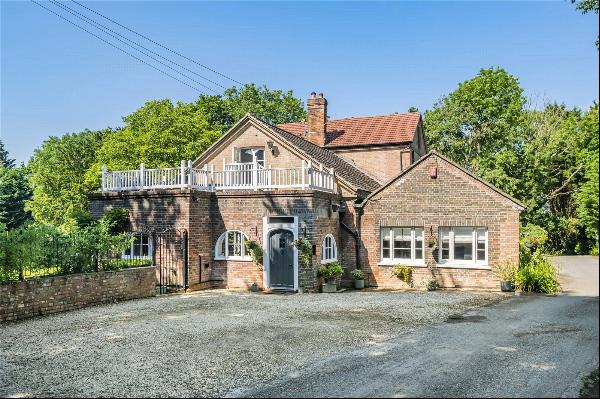 Fletching, Nr Uckfield, East Sussex, TN22 3YB