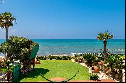 Four Bedroom Seafront VIlla in Pervolia, Larnaca