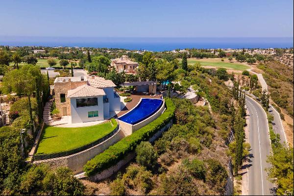 Luxury Mansion with Four Bedroom in Aphrodite Hills Golf Resort