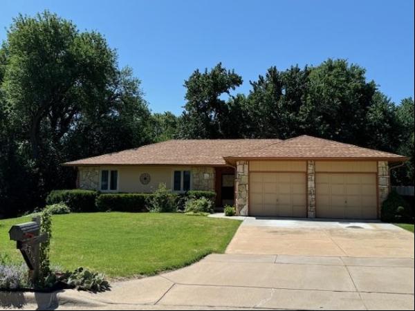 2515 Glacier Dr, Wichita KS 67215