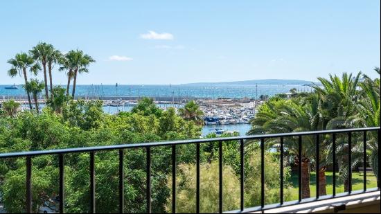 Spacious first line apartment with sea views for sale in Portixo, Palma de Mallorca 07006