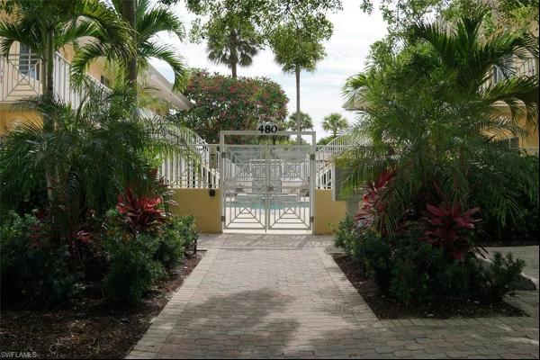 480 5th St S Unit 102, Naples FL 34102