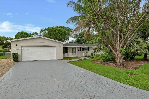 8890 SW 155th Ter, Palmetto Bay FL 33157