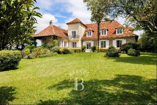 LOVELY MASTER HOUSE IN THE BEARN WITH SWIMMING POOL