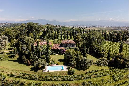 Enchanting wine estate on the outskirts of Verona