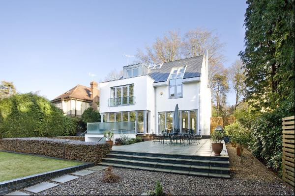 Four bedroom property available on the Wentworth Estate in Virginia Water