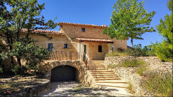 Country house with guest accommodation and pool for sale in the Luberon.