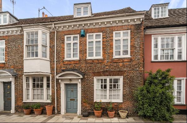 A charming Grade II listed home in the heart of historic riverside town.