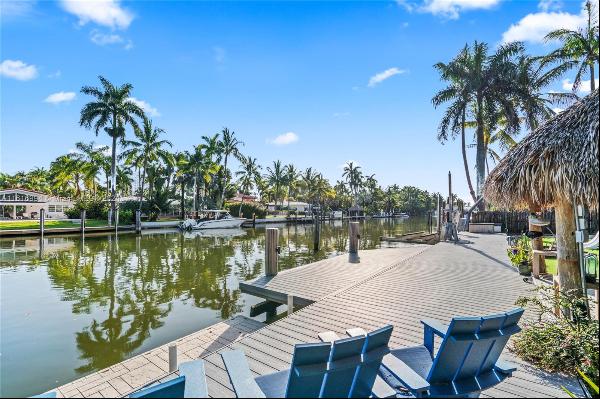 Boater's paradise in the exclusive, guard-gated community of Belle Meade. This charming 3-