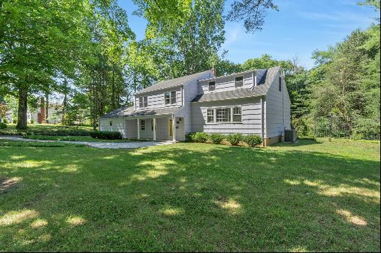 18 Deerfield Rd, Mendham Borough, NJ 07945