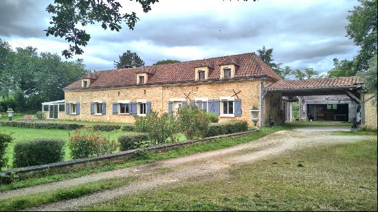 Superb stone farmhouse near Le Bugue