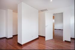 Flat, 4 bedrooms, for Sale