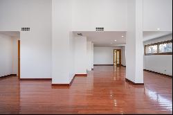 Flat, 4 bedrooms, for Sale