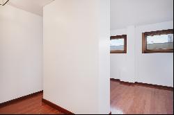 Flat, 4 bedrooms, for Sale