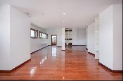 Flat, 4 bedrooms, for Sale