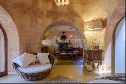 Captivating trulli with pool near Ostuni