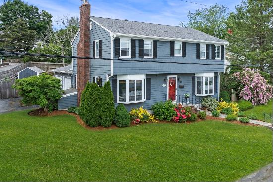 3 Bedroom Colonial with Harbor Views