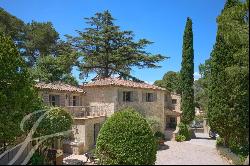 Mougins - Luxurious stone property in a closed domain