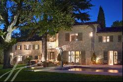 Mougins - Luxurious stone property in a closed domain