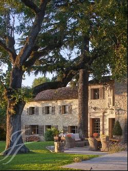 Mougins - Luxurious stone property in a closed domain