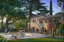 Mougins - Luxurious stone property in a closed domain