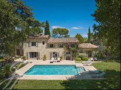 Mougins - Luxurious stone property in a closed domain