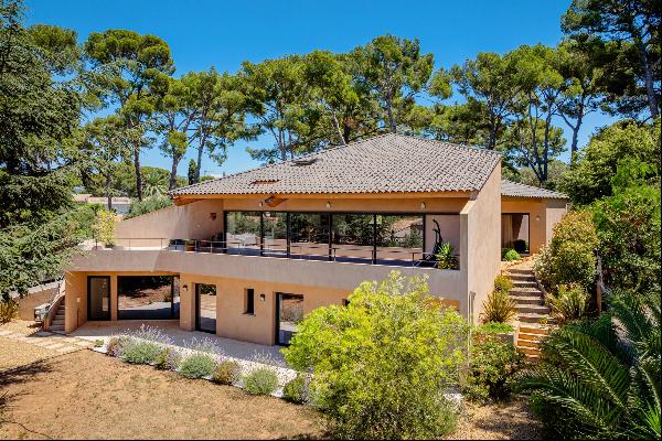 Sanary-sur-Mer, Hauts de Portissol - Villa with Sea View