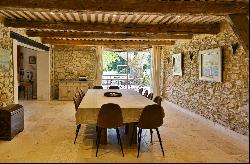 Exceptional estate in Provence with swimming pool and 2.7 hectares of land