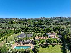 Maussane les Alpilles, 5 bedroom villa, swimming pool and 4 hectares of land