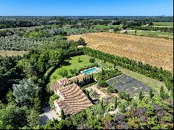 Maussane les Alpilles, 5 bedroom villa, swimming pool and 4 hectares of land