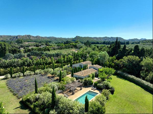 Maussane les Alpilles, 5 bedroom villa, swimming pool and 4 hectares of land