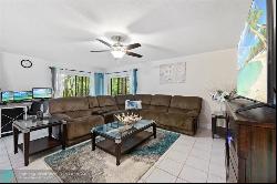 12451 NW 3rd St #B-1, Plantation FL 33325