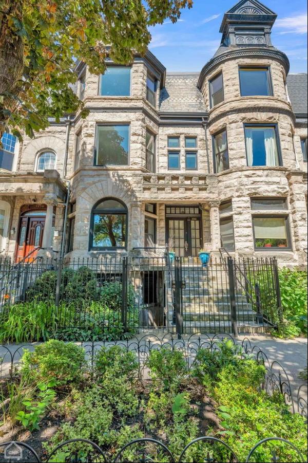 5034 S Blackstone Avenue, Chicago IL 60615