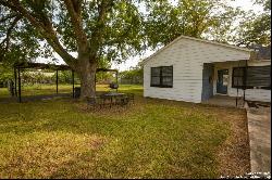 467 Oak Street, Utopia TX 78884