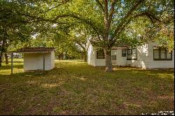 467 Oak Street, Utopia TX 78884