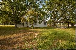 467 Oak Street, Utopia TX 78884