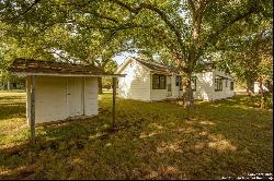 467 Oak Street, Utopia TX 78884