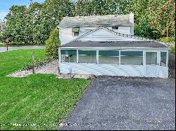 293 Sweetmans Lane, Millstone NJ 08535