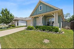 Charming Craftsman-style Home just blocks from Historic Downtown Mansfield