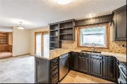 9314 Oakwood Drive, Urbandale IA 50322