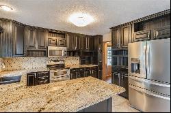 9314 Oakwood Drive, Urbandale IA 50322